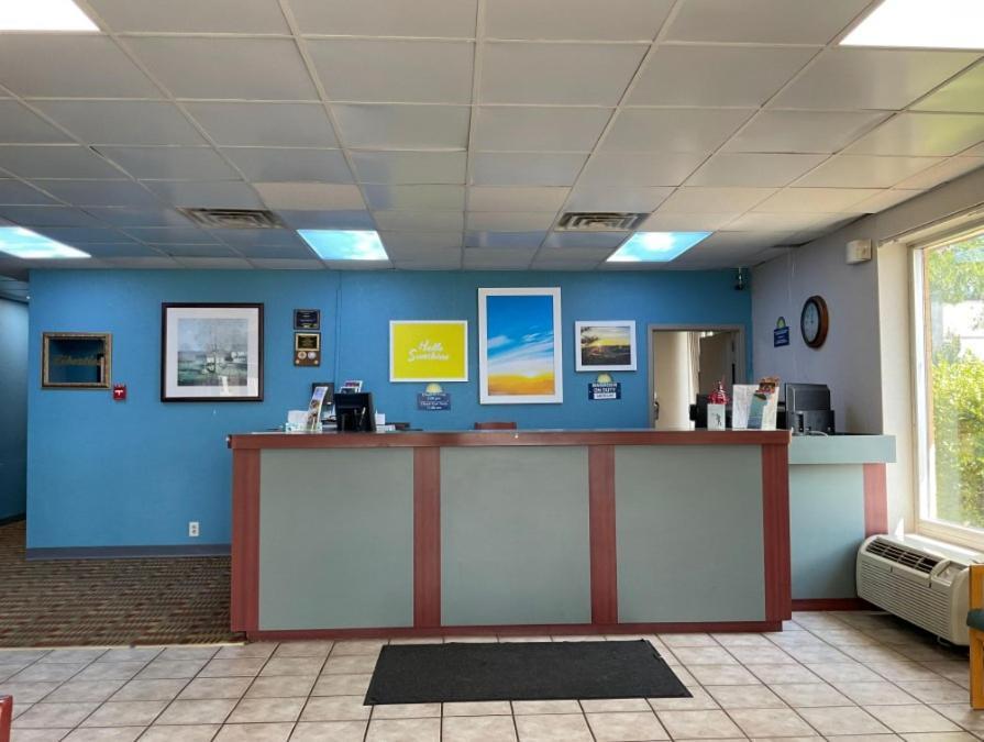 Days Inn By Wyndham Cambridge Exterior photo