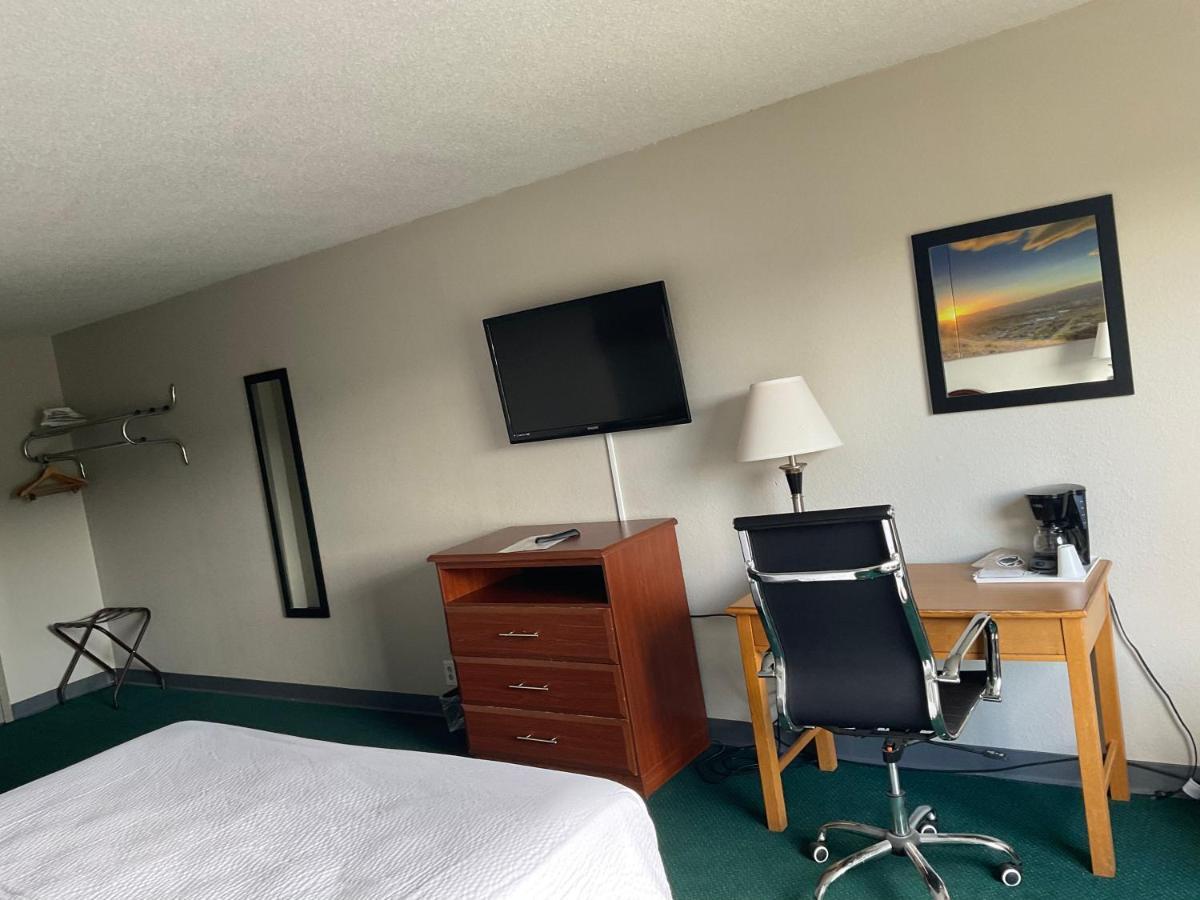 Days Inn By Wyndham Cambridge Exterior photo
