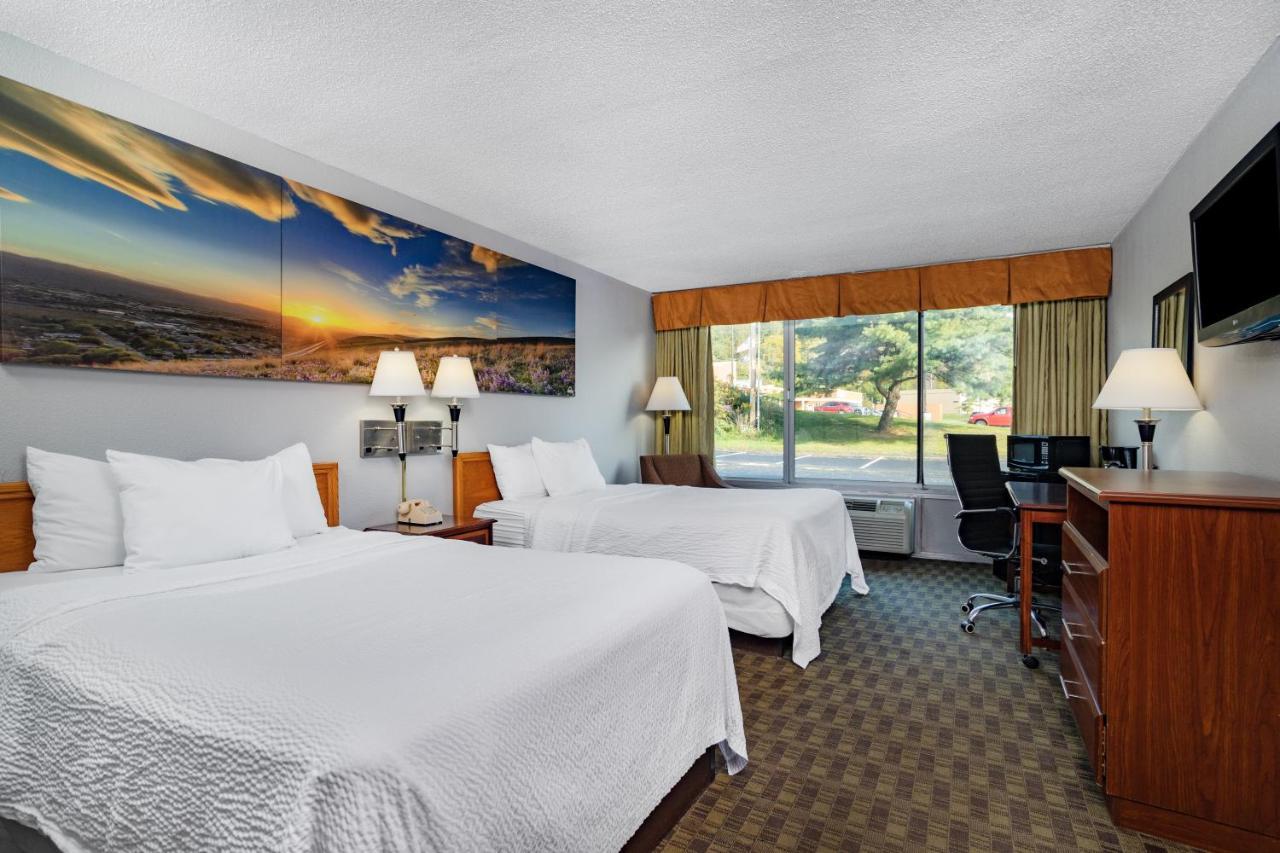 Days Inn By Wyndham Cambridge Exterior photo