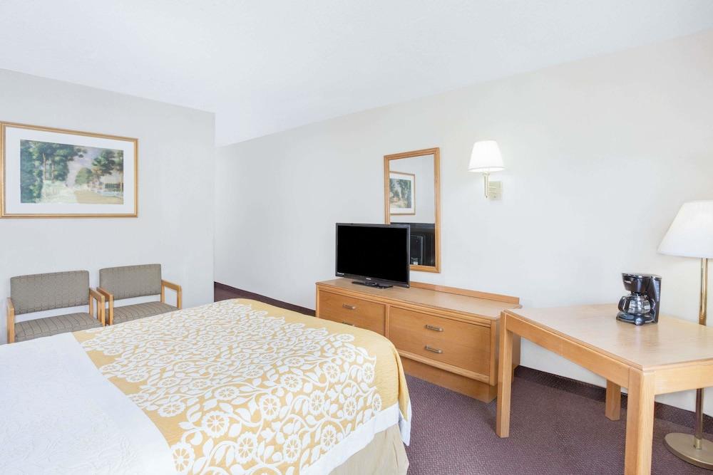 Days Inn By Wyndham Cambridge Exterior photo